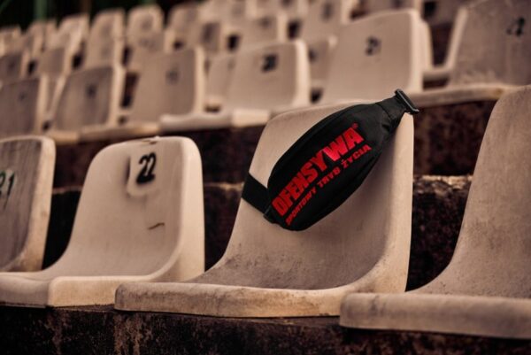 Nerka Ofensywa Sportowy Tryb Życia czarno-czerwona