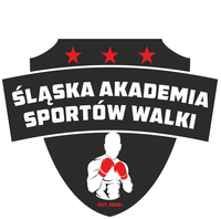 Czarne logo w kształcie herbu, zawierające na górze trzy czerwone gwiazdki oraz bialy napis Śląska Akademia Sportów Walki