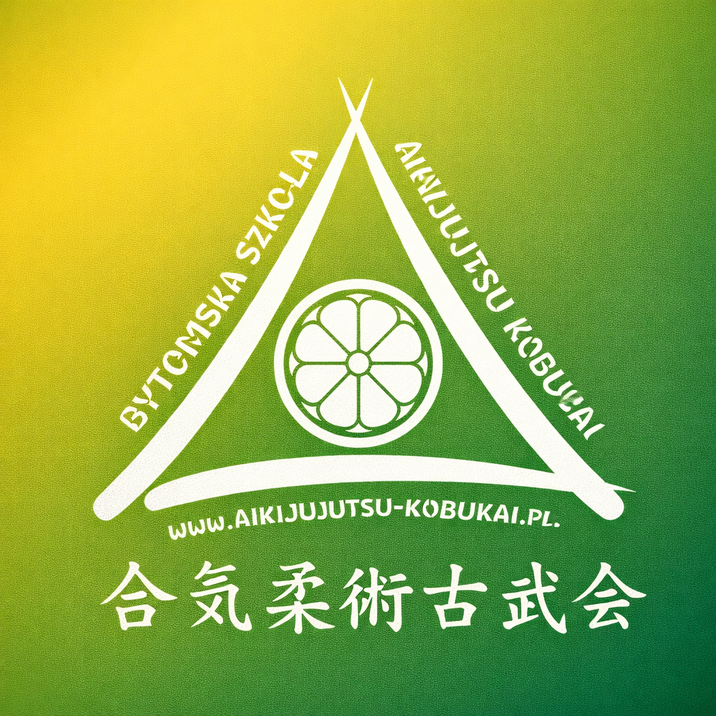 Zdjęcie zawiera zielone tło a na tle jest biały trójkąt z napisami po japońsku, dla strony Trenerzy i kluby